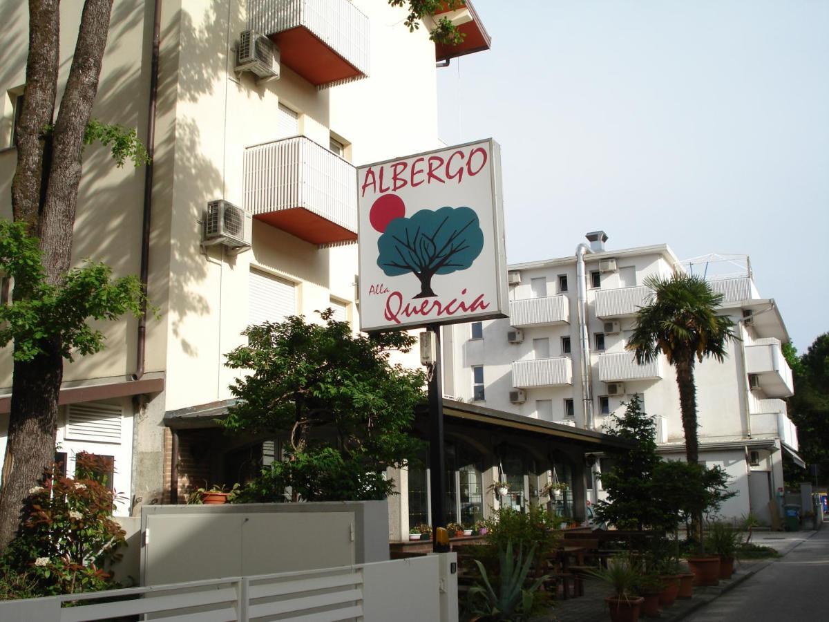 La Quercia Hotel Lignano Sabbiadoro Buitenkant foto