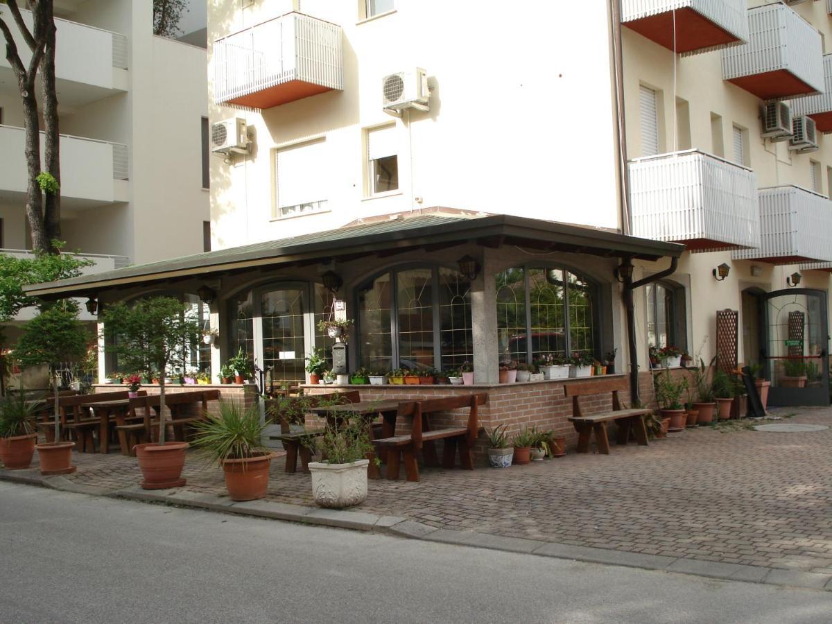 La Quercia Hotel Lignano Sabbiadoro Buitenkant foto