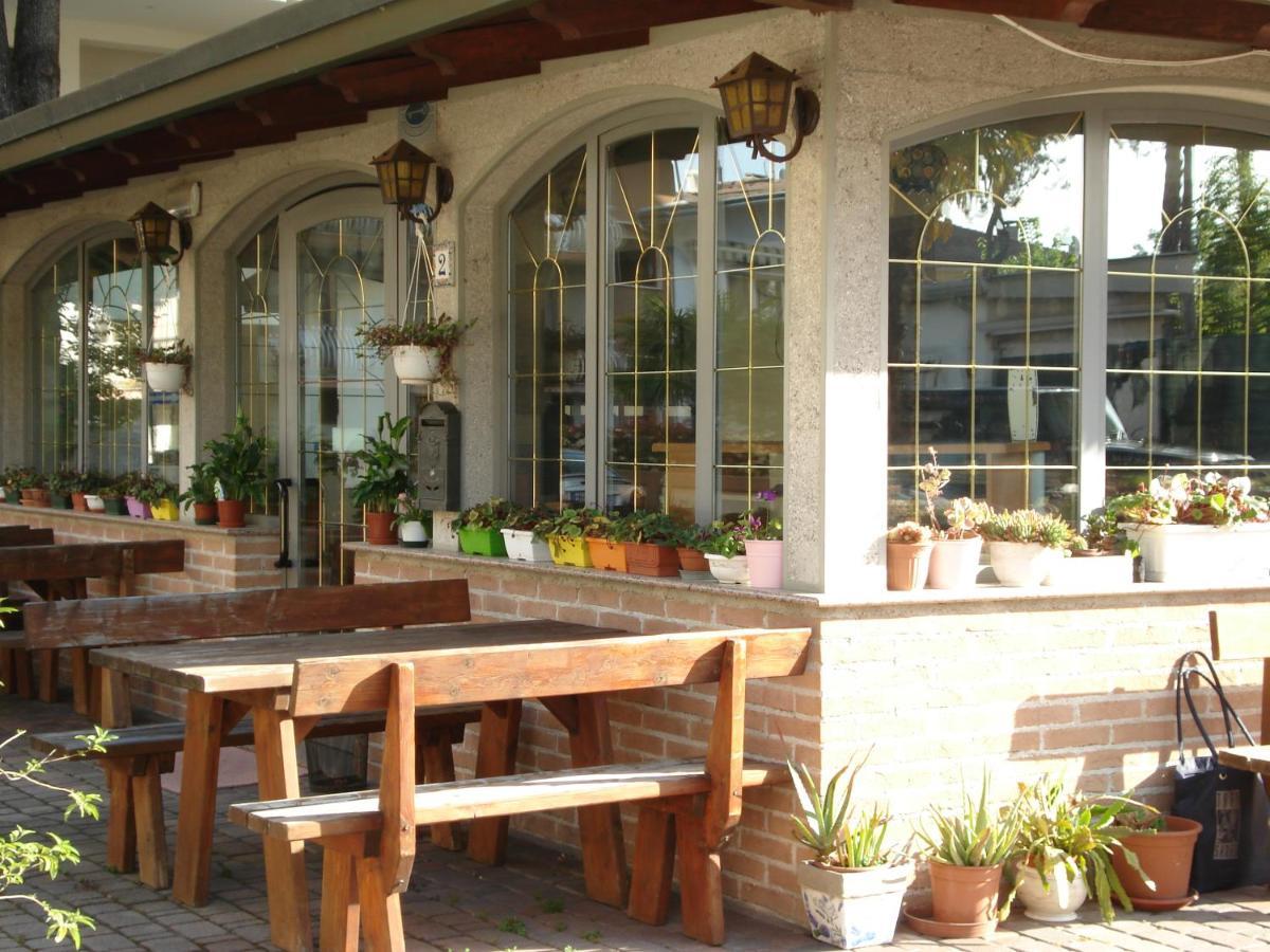 La Quercia Hotel Lignano Sabbiadoro Buitenkant foto